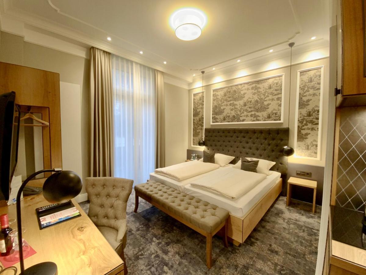 West An Der Bockenheimer Warte Frankfurt am Main