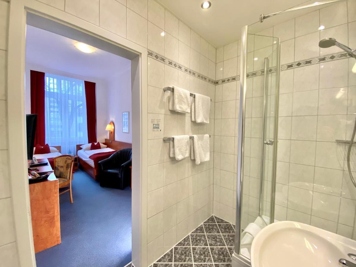 West An Der Bockenheimer Warte 3*